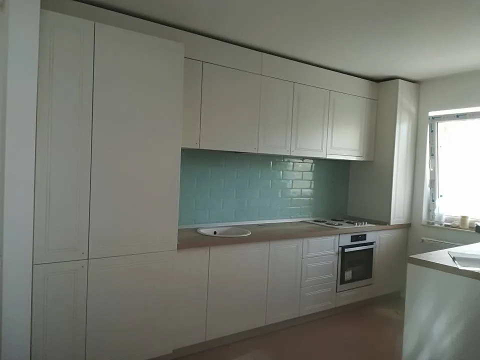 Bucătărie din MDF cu frezare modernă