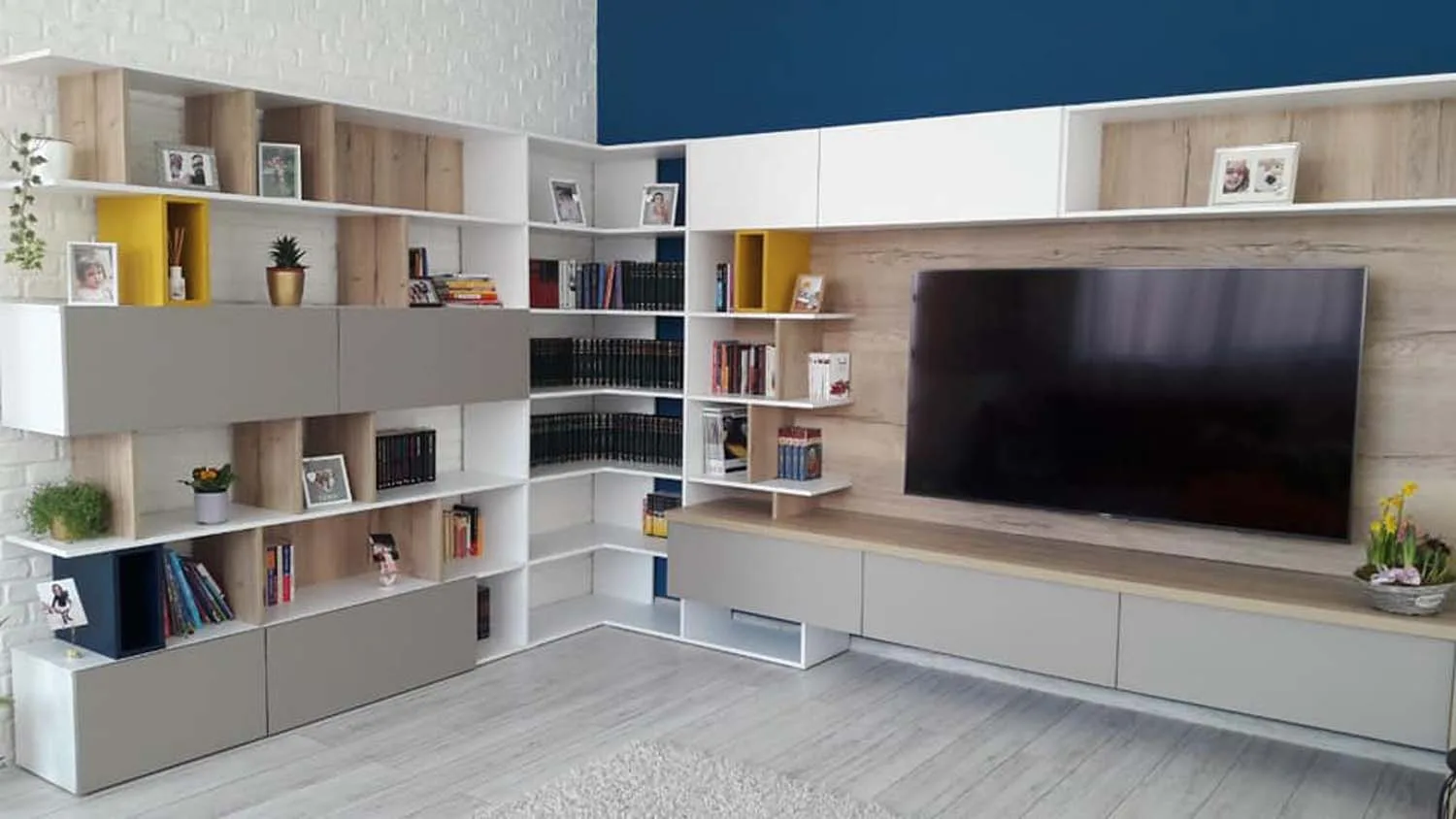 Bibliotecă modernă pentru living — Proexutil