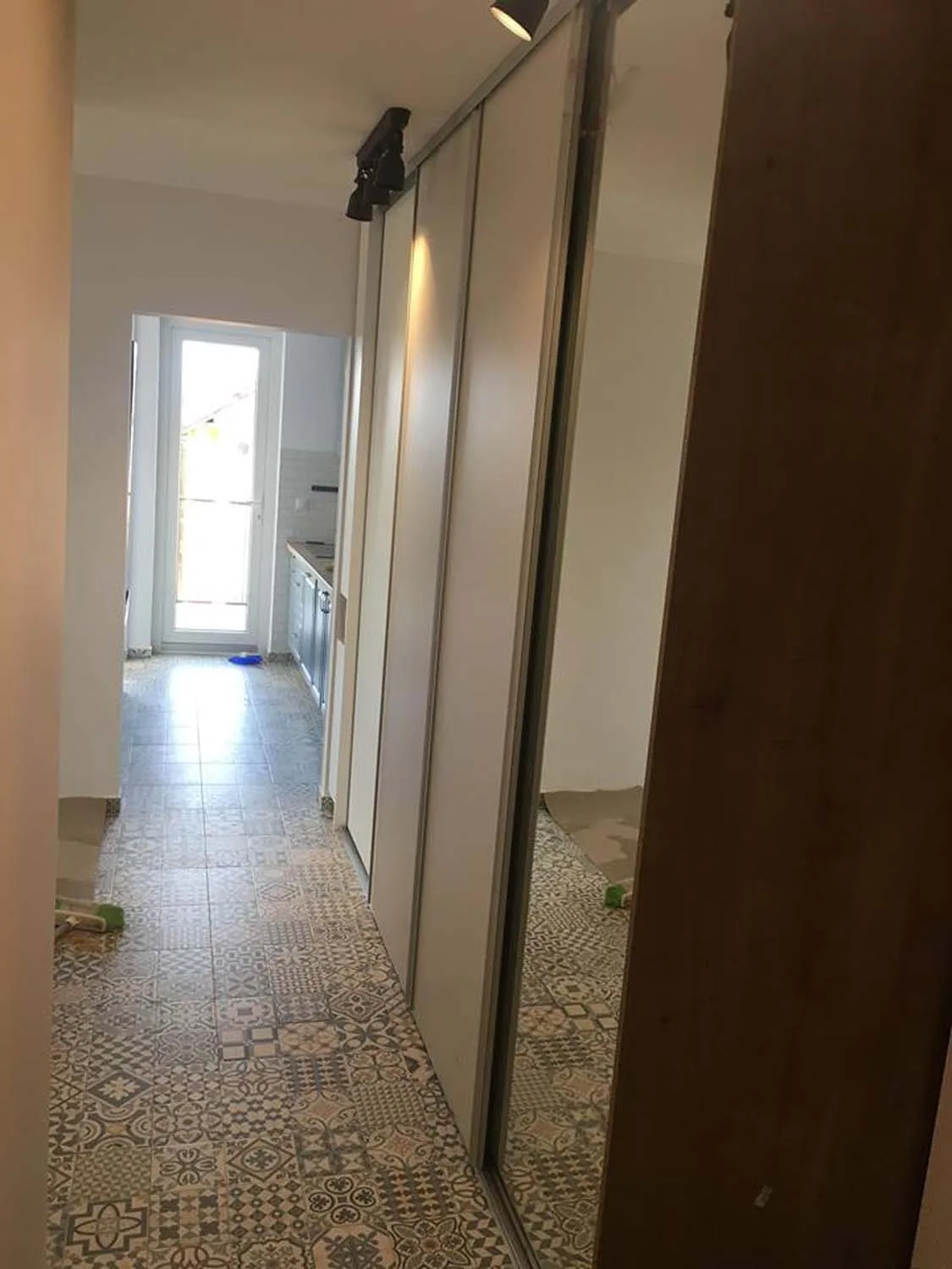 Dressing cu uși glisante și oglindă