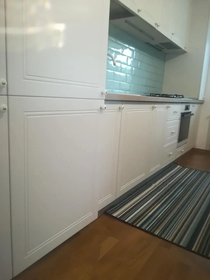 Bucătărie cu frigider încorporabil — proiect 30